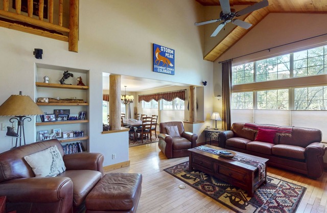 Dog-Friendly Home w/Mountain Views, Washer/Dryer, Balcony, Deck & Free WiFi