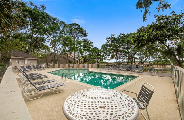 Dog friendly villa with marsh and tidal creek views - access to community pool