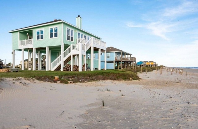 Dog-friendly waterfront house on the beach with great views, perfect location