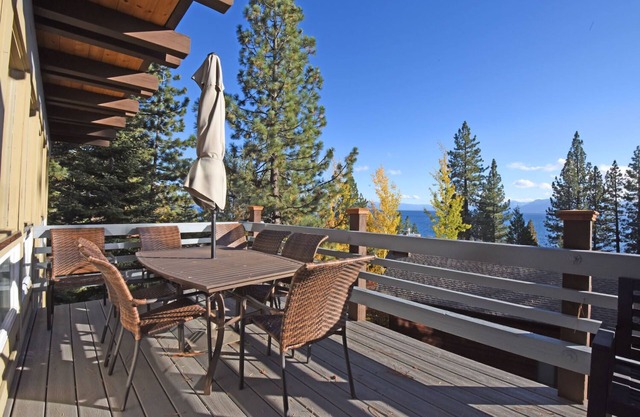 Dollar Point Delight | Seconds to Beaches, Pool Table, Large Deck w/ Grill