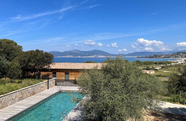 Domaine Pour 22 Personnes 50 m de la mer et Piscine Privée 11 Chambres 7 SDB