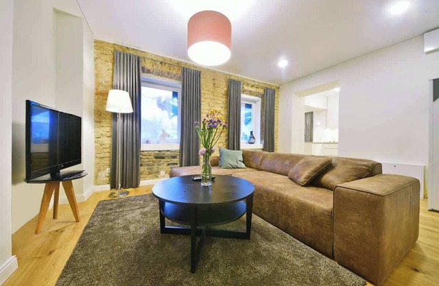 Domillion 2bdr President Palace free parking L417