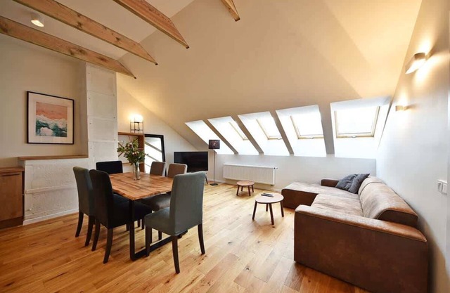 Domillion Penthouse 2bdr 2bath P364a!