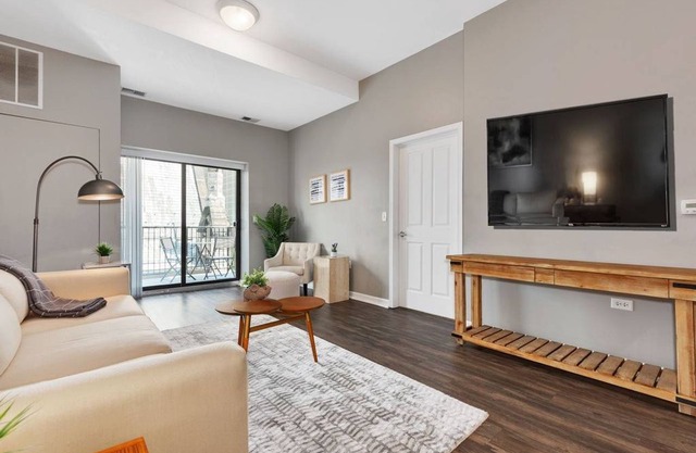 Domio | McCormick Place | Airy 2BR + Pool and Fitness Center