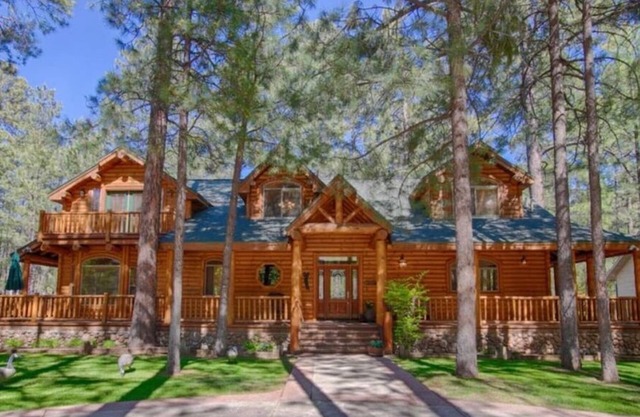 Don't miss out! Custom Cabin on Golf Course