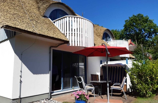 Don't rush me - modern ground floor apartment with south-facing terrace & beach chair in Wieck a. Darß