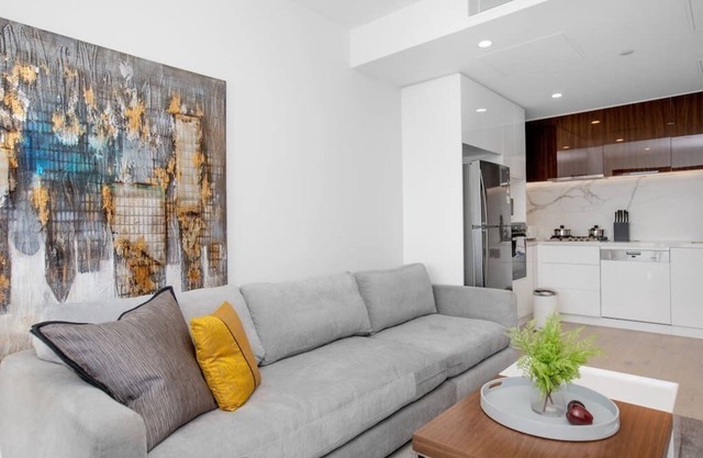 Doncaster East 2BR Apt with carpark|Shopping|Parks