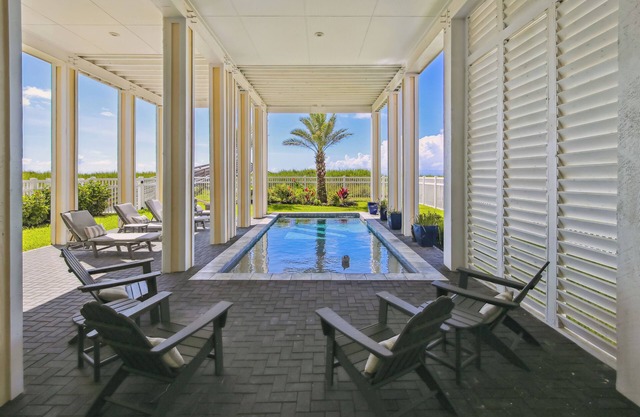 Dorado Grande: Beachfront Luxury, Private Pool, Sleeps 13, Direct Beach Access!