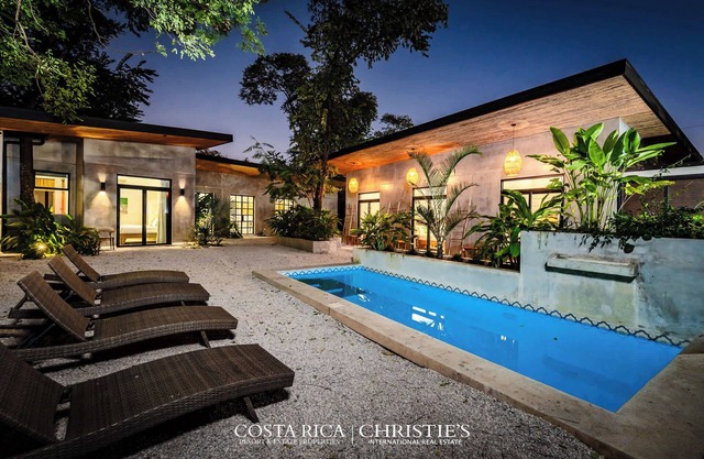 Dos Hijas 6 Bedroom Villa-Steps to the Main Surf Break -