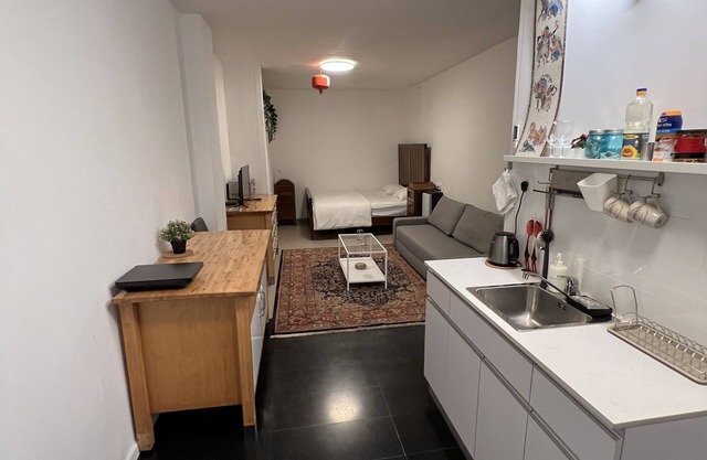 Double Bad Apartment In The Heart Of Tel-Aviv 10 Min From The Beach Free WI-FI