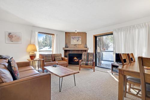 Double Eagle A12 by Ski Country Resorts