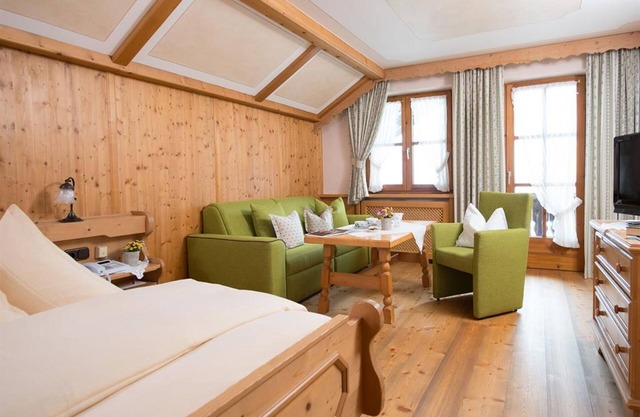 Double room large - shower or bath / WC - Biohotel Walserstuba