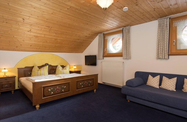 Double room (No. 7, 4-6 nights) - Pension Zum Kirchenbauer
