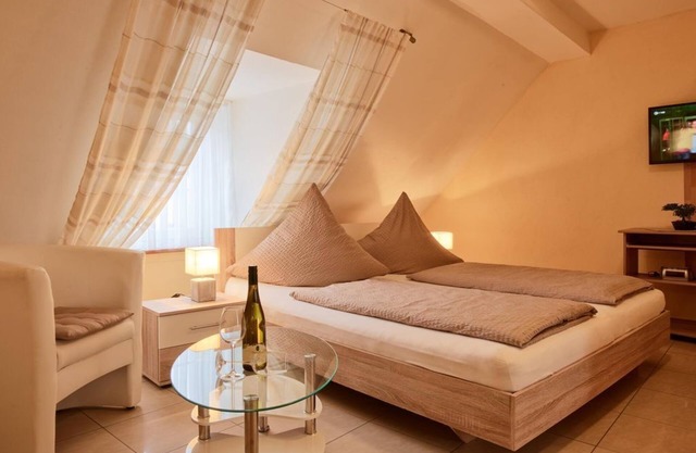 Double room, room 6 - Gästehaus Alexanderhof