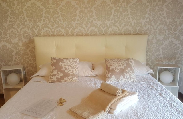 DOUBLE ROOM SHARED BATHROOM IN DONIZETTI ATTIC
