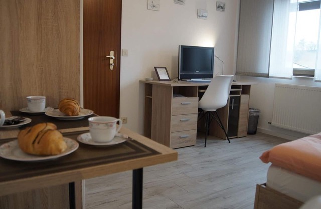 Double room, shower, toilet - Eifel holiday apartment Gisela