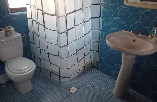 Double room with private bathroom and terrace (Praia town)