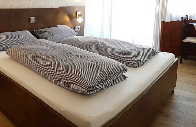 Double room with shower / WC Balcony - Guesthouse Tagescafe Eckenfels