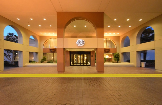 DoubleTree by Hilton Newark-Fremont
