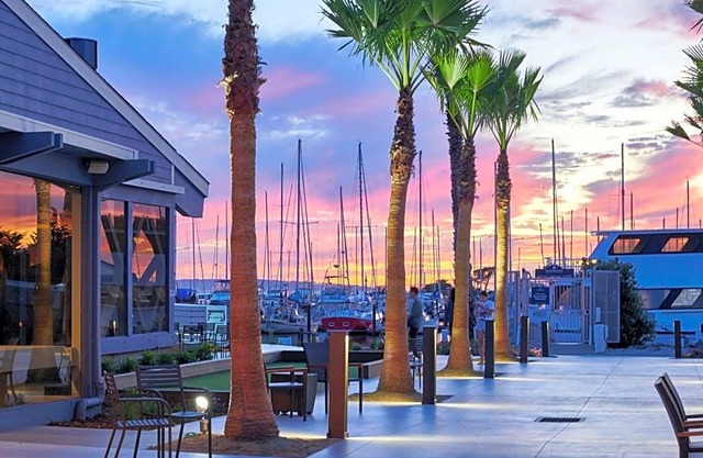 DoubleTree by Hilton Hotel Berkeley Marina