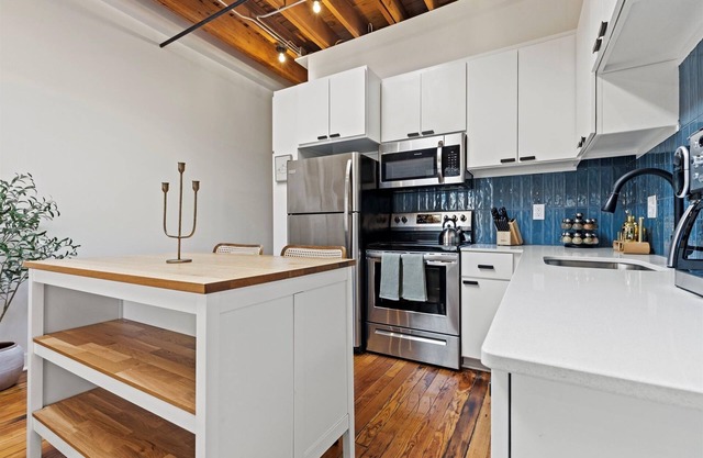 Downtown 1BR Loft | Crossroads Arts District | Free Parking Spot