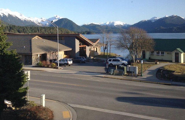 Downtown Apt. 3 w/ Ocean & Mountain Views.