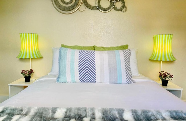 DOWNTOWN Clean & Comfortable Private Room
