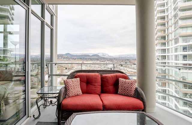 Downtown Condo with Hot-Tub