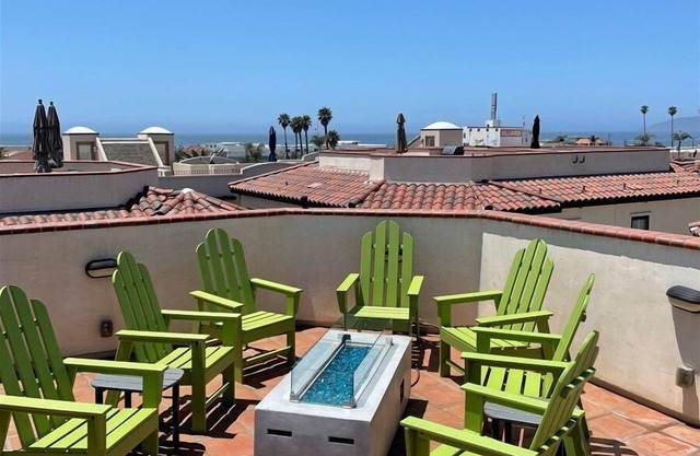 Downtown Condo with Rooftop Deck