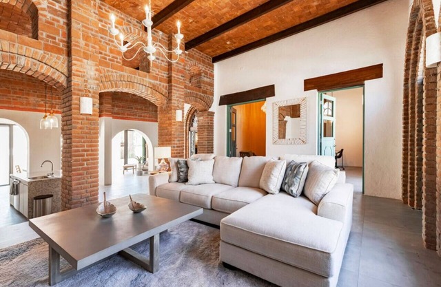 Downtown Historic Home! - Starlink Wifi - Pool