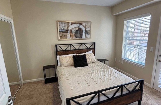 Downtown Indy 1BR Modern & Cozy+Free Parking