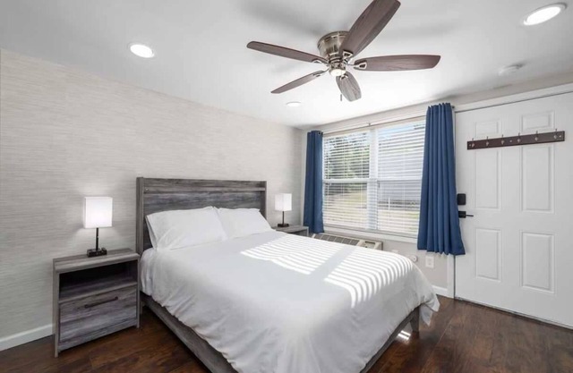 Downtown Kimmswick Room~Renovated~Prime Location