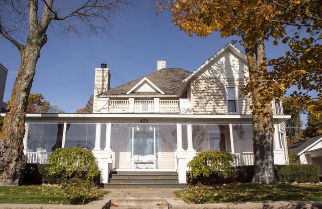 Downtown Main St with Guest House