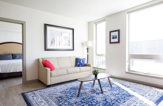 Downtown PDX spacious 2BR Suite for up to 8 guests