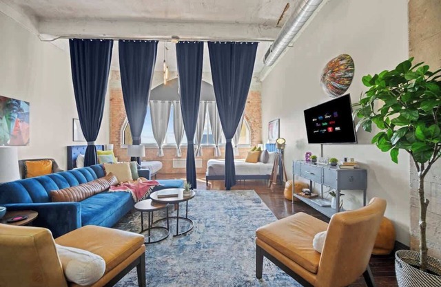 Downtown Penthouse Close to Convention Center
