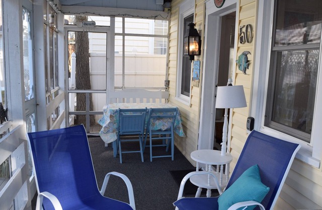 Downtown Rehoboth Beach 3 Bedroom Cottage w/ Parking/Porch