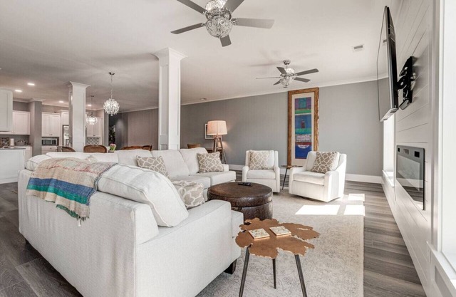 Downtown's NEWEST AIRBNB "THE FIDDLE" !