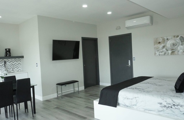 Downtown Studio Apartment 2