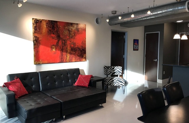 Downtown upscale condo in heart of CBD