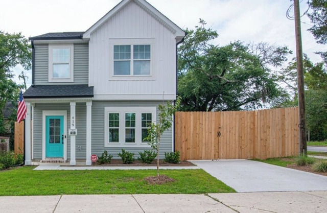 Downtown Wilmington 3 Beds, 2.5 Bath, Pet Friendly, 4-5 Parking, Fast Wifi