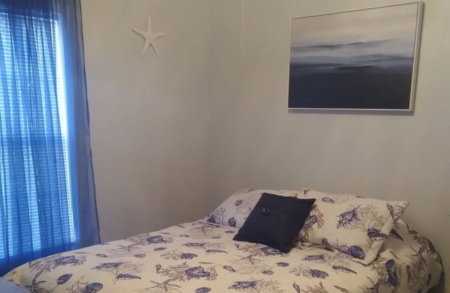 Drama free, quiet neigh. close to beaches and attractions, very clean and safe.
