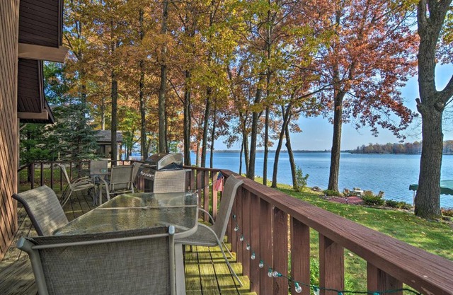 Dream Cottage with Sandy Beach, Dock, Pontoon Rental
