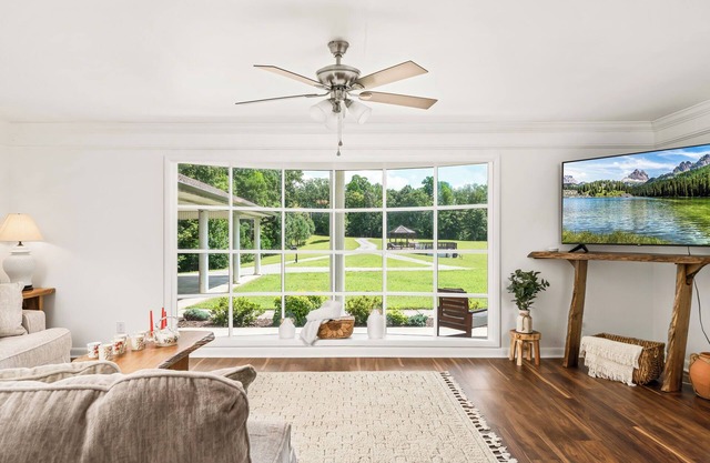 Dream Estate with Pool, Bonfire, Game Room & 100 Acres of Nature