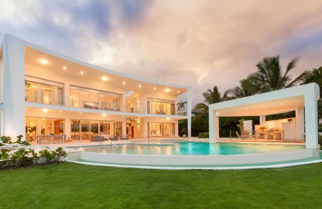 Dream Luxury Villa in Punta Cana near ocean, golf views with cleaning&pool staff