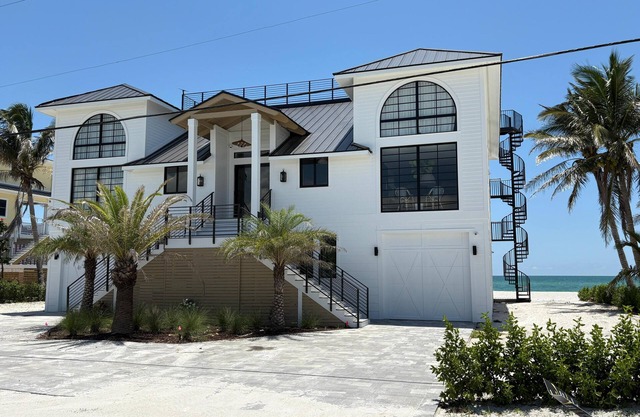 "Dreamy Beachfront Getaway - Your Coastal Sanctuary Awaits!"