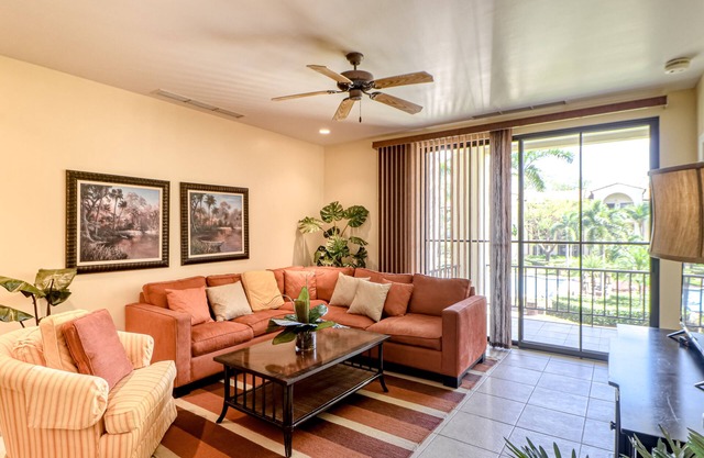 Dreamy Condo near the Beach W Shared Pool/Hot Tub, Private Balcony & Fast WiFi