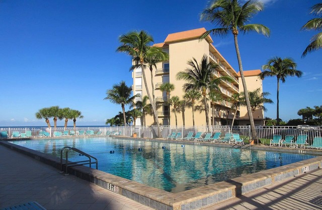 Dreamy Island Getaway for Two! 1B/1B Beachfront Vacation Condo at Leonardo Arms With Fantastic Views!