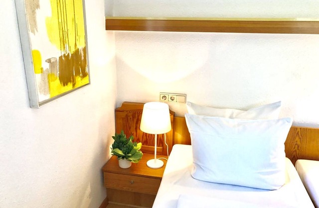 Zweibettzimmer Mit Dusche Und Wc 