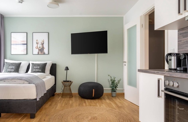 Dresden Wallstr | Suite L + Balcony
