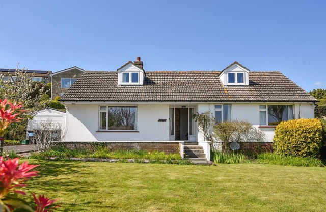 DRIFTWOOD, family friendly, country holiday cottage in Charmouth